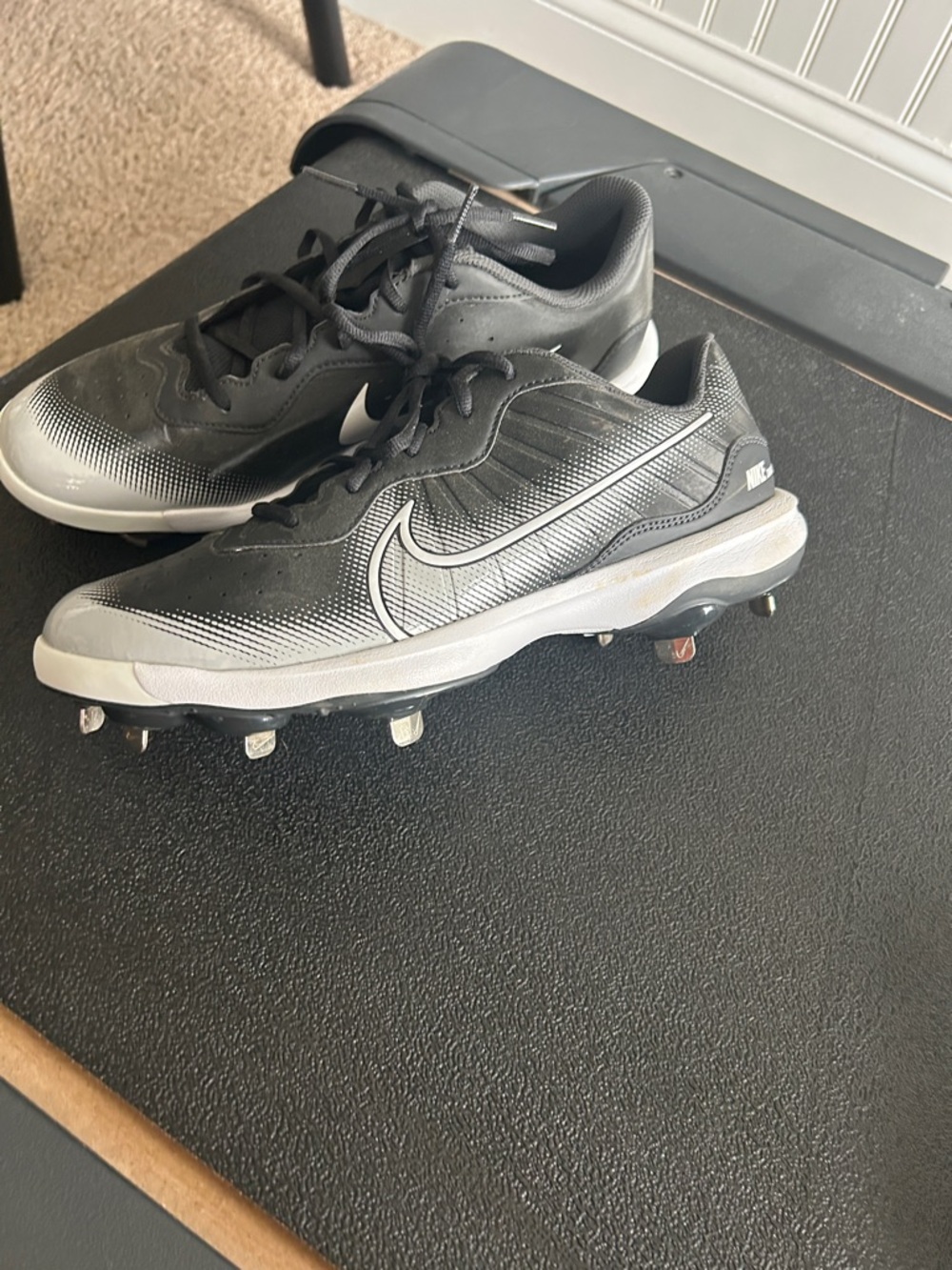 Nike Men’s alpha huarache varsity 4 low metal Baseball Cleats